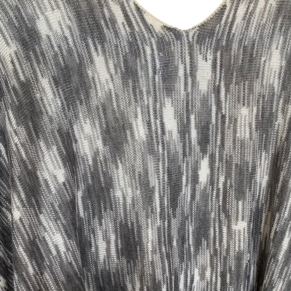 minkpink RevolveTribe Wars Knit Poncho Gray and Fuchsia One Size - Picture 8 of 8